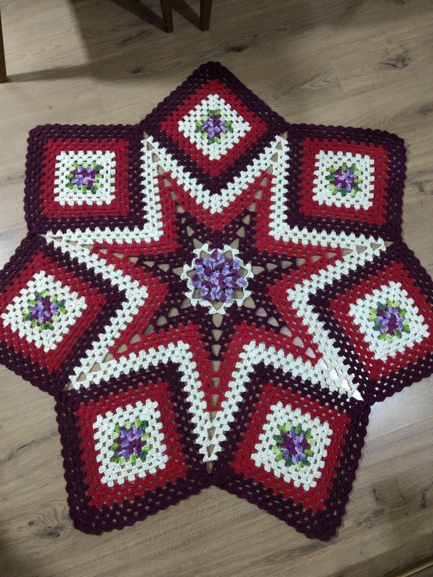 alfombra en forma de estrella tejida a crochet 3
