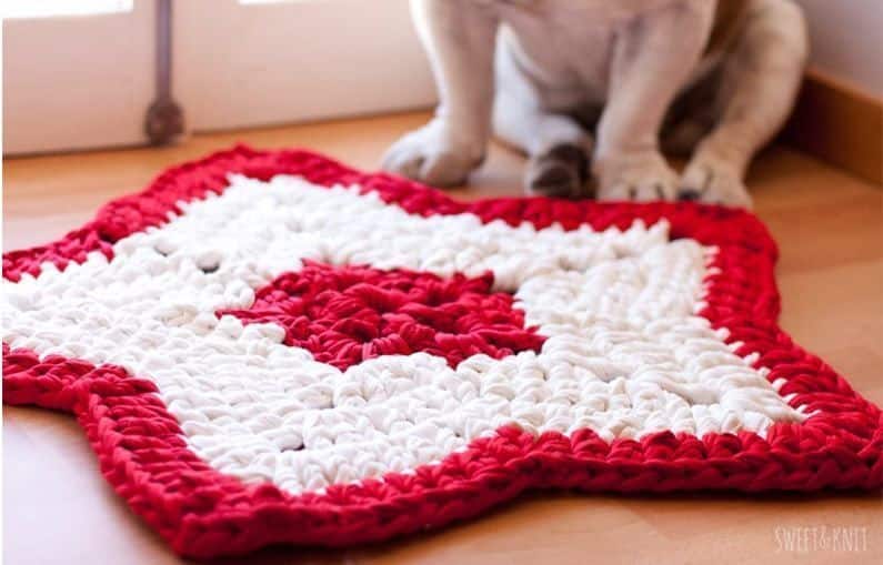 alfombra en forma de estrella tejida a crochet 4