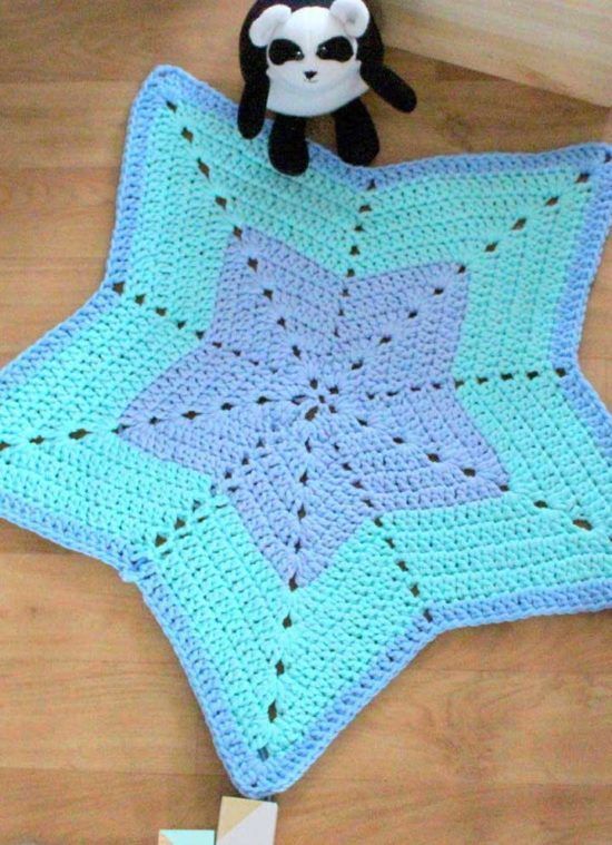 alfombra en forma de estrella tejida a crochet 5