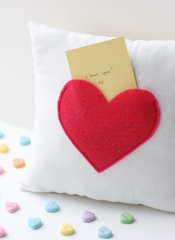 como hacer una almohada para el dia de los enamorados 1