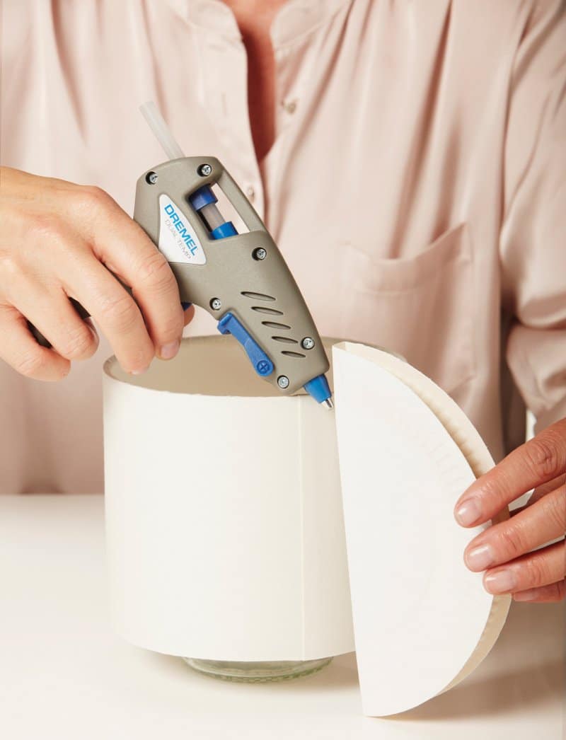 como hacer una hermosa lampara con platos de papel 2