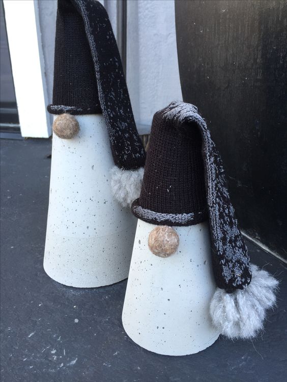 decoracion navidena con conos de cemento 1