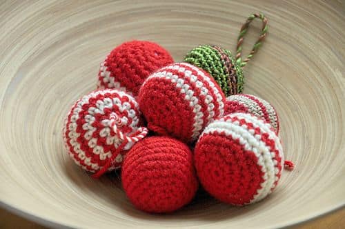esferas navidenas hechas con lana 7