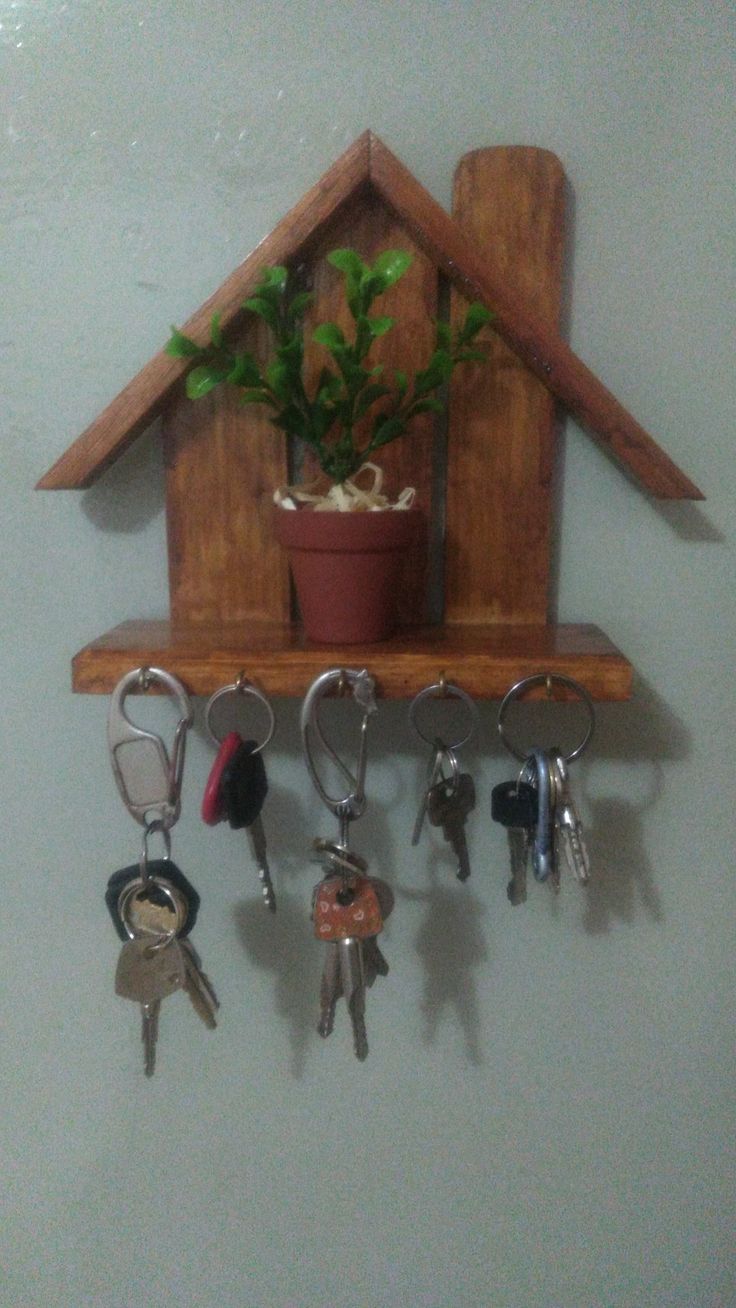 porta llave casita hecho con madera 4